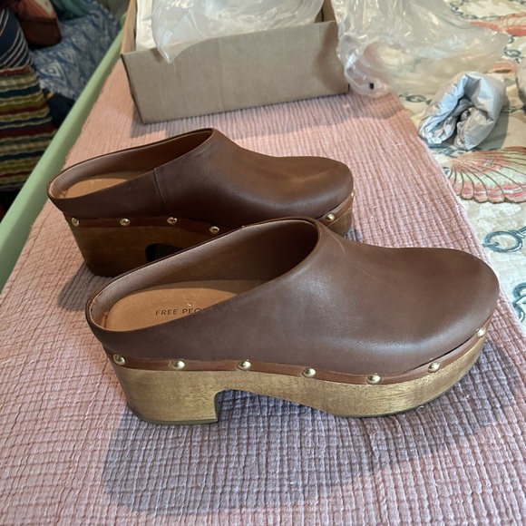 Free People Calli Clogs Milk Chocolate size 10 M - Picture 6 of 6